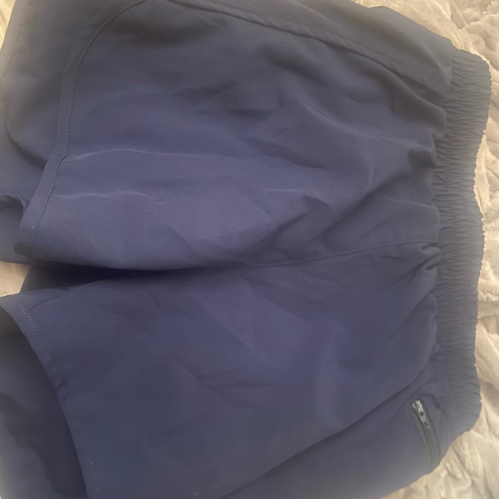 Navy athletic shorts
Size Xs/S